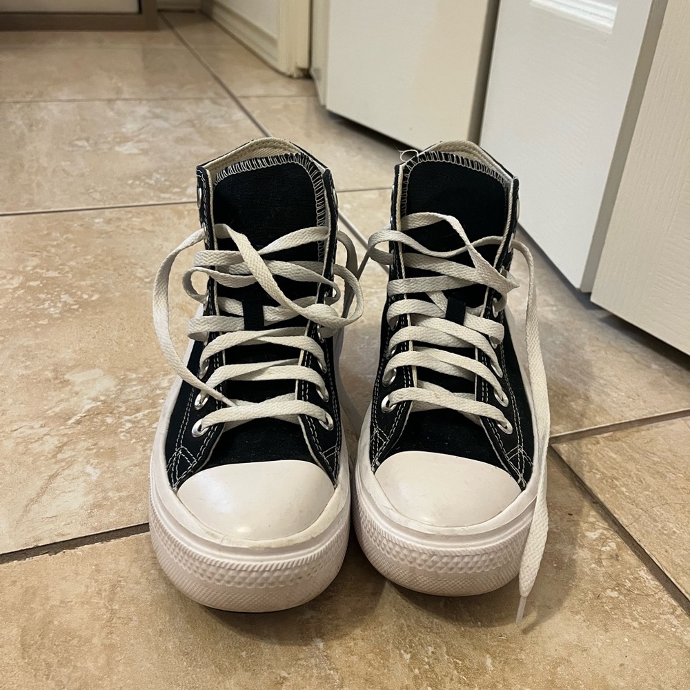 Black Platdorm Converse